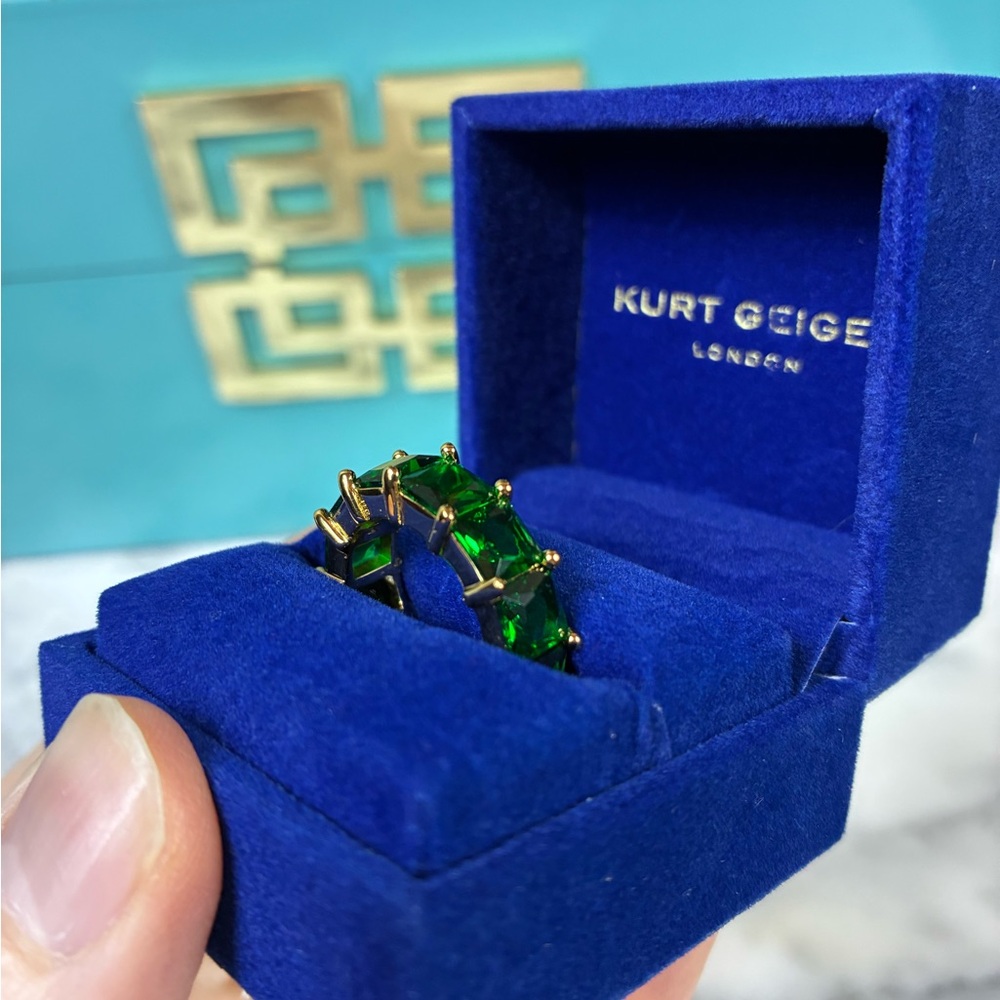 Kurt Geiger London Gold Plated w/ Green Crystals Size 7 Brand New Ring - Picture 2 of 7